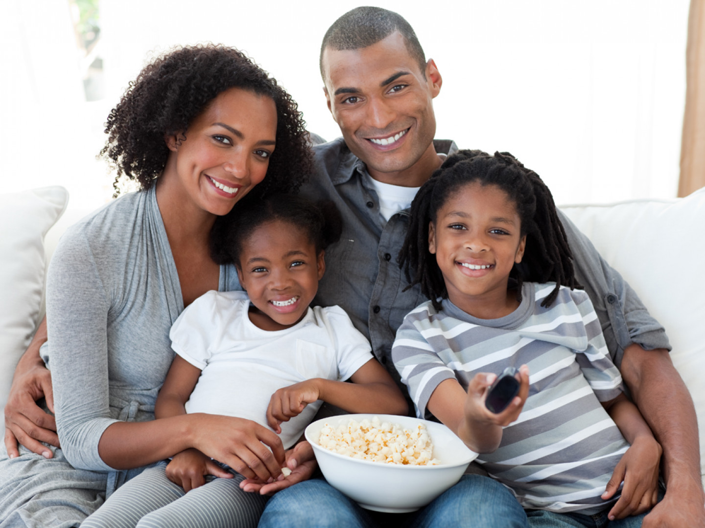 Afro-american-Family-Watching--6414639